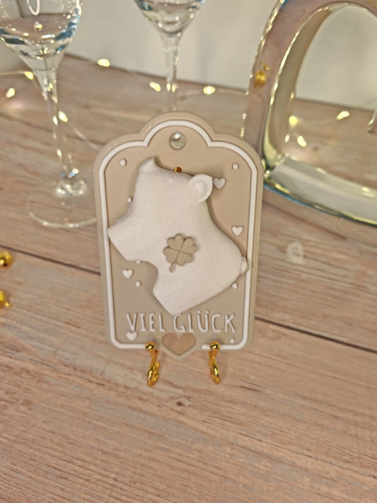 Glücksmagnet „Mathilde“ – Süßes Glücksschwein als Magnet | Glücksbringer Geschenk mit Brettchen oder Karte