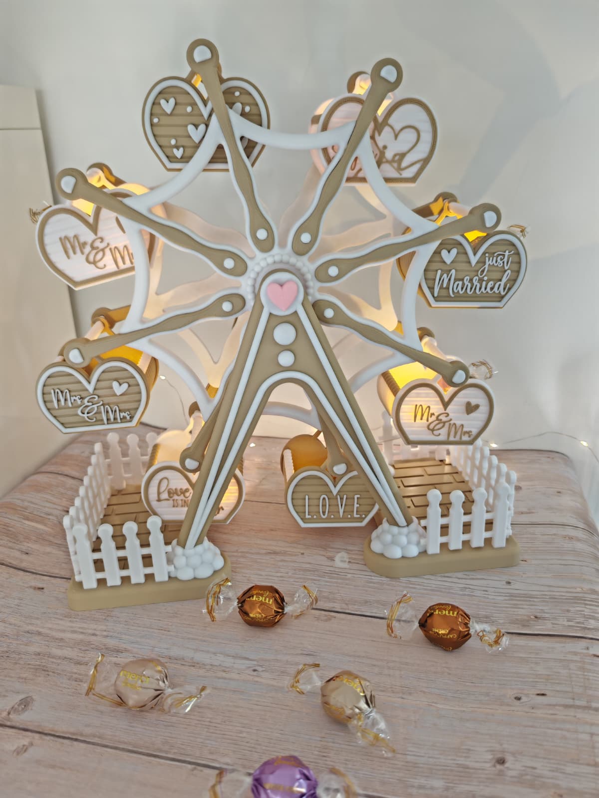 Riesenrad „Love Edition“ – 3D-gedruckte Hochzeitsdeko mit romantischen Gondeln