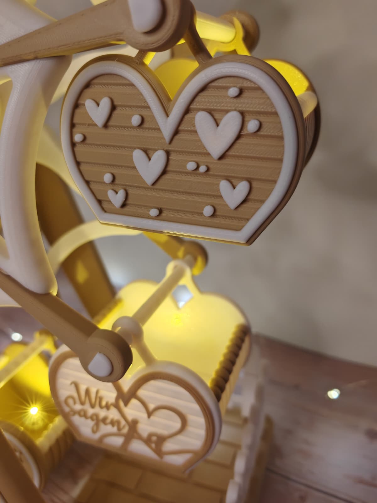 Riesenrad „Love Edition“ – 3D-gedruckte Hochzeitsdeko mit romantischen Gondeln