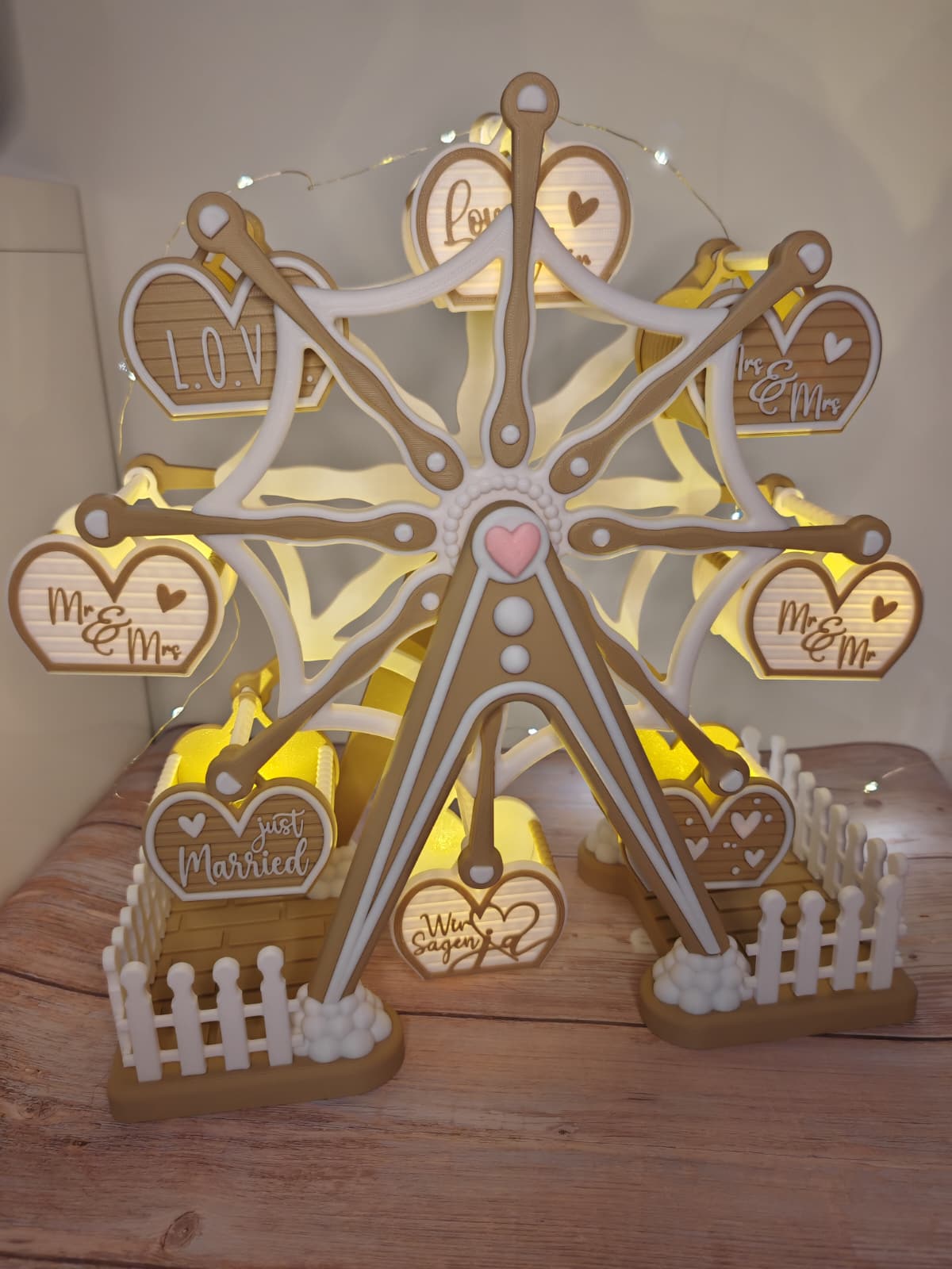 Riesenrad „Love Edition“ – 3D-gedruckte Hochzeitsdeko mit romantischen Gondeln