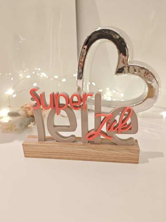 Superjeile Zick – närrischer 3D-Schriftzug mit Eichenholz-Sockel